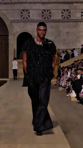 #RafaelMayers and #CheikhDia for #DolceGabbana  #Runway #runwaymen #mensfashion 