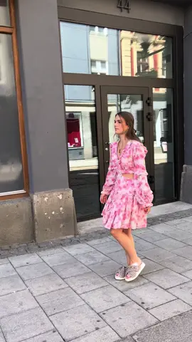 Outfits för alla sommarens tilfällen hittan ni hos oss på Fideli 🌸🥰 Drottninggatan 42 Norrköping #norrköping #outfit #summeroutfit 