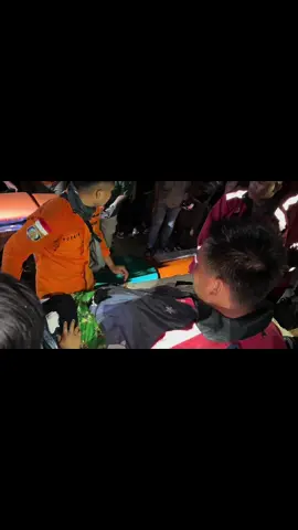 BERI KORBAN KELAPANGAN TEMPAT DISISIMU, BERI KELUARGA KETABAHAN, BERI KAMI KEKUATAN. #tnipolri #basarnas #sar #bpbd #bnpb #palangmerahindonesia #pemerintahgorontalo #poldagorontalo #polisiindonesia #k9 #divhumasmabespolri 