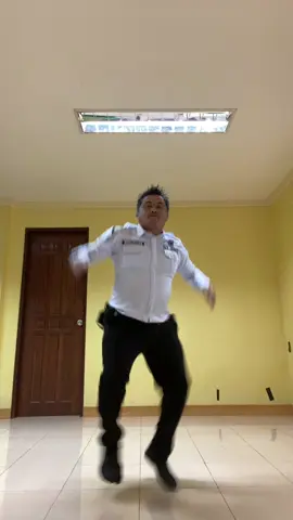 Most requested 🕴️🕴️🫶 #onlyifyousayyes #enhypen #kpop #dancechallenge #dancingsecurityguard👨‍✈️ 