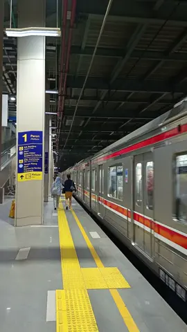 #krl #naikkrl #krlcommuterline #keretaapi #huntingkereta #railway #krl #naikkrl #keretaapiindonesia #keretaapiindonesia #naikkeretaapi #reels 