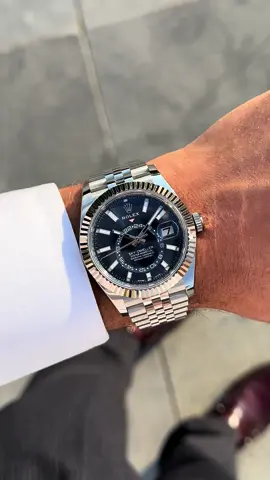 Rolex Sky-Dweller 💙 - #rolex #skydweller #rolexskydweller #sky #336934 #236934 #rolexskydwellerblue #watchoftheday #rolexforsale 
