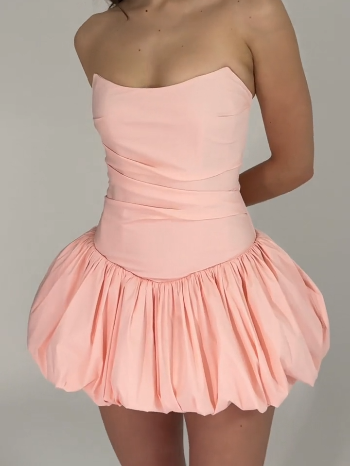 From our design studio to your vacation, the Oletta Dress is your go-to summer staple 🌞 #misscircle #bubbledress #minidress #pinkdress