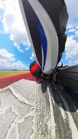 My First track day in Texas at Circuits of the Americas (COTA) with ridesmart was a blast got bumped up to the next level my first day. Helmet : @KYT Americas 