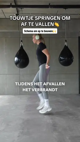 Wat doen als je binnen 10 sec bek af bent🥵 Outfit 👉 @aybl ✨”PAM” voor 10% always👏❤️ #afvallen #touwtjespringen #afvallentips #calorietekort #afvallenzonderhonger #bewegenoptiktok #sportschool #workout