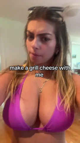 makena grill cheese woth me!!!!! #foryoupage #grillcheese #cooking #bikin 