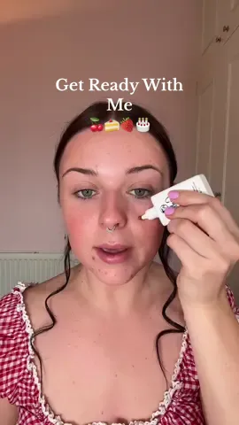 I dont know how to feel about this makeup but clearly my inner demon came out 👹  PRODUCTS: @W7Makeup golden glow drops  @IT Cosmetics cc cream @Fenty Beauty we’re even concealer  Powder foundation ‘185’  Wattabrat highlighter  Glossbomb ‘fuschia flex’ @Too Faced born this way concealer  Born this way translucent powder  @PINKHONEY bff face frosting  @Rare Beauty soft pinch liquid blush ‘happy’  Soft pinch powder blush ‘cheer’ @urban decay vitamin c all nighter setting spray  Moondust palette  @madebymitchell colour case @BEAUTY BAY berries palette   @Kylie Cosmetics lipliner ‘hollyberry’  #grwm #creativemakeup #getreadywithme #makeupgrwm #colourfulmakeup #fentybeauty #itcosmetics #toofacedcosmetics #urbandecay #fentyglossbomb #madebymitchell #colourcasemadebymitchell 