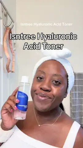Dry skin and combo skin girlies you’re going to love this toner. The way it hydrates my skin instantly 🤌🏿 chefs kiss @isntree @Isntree US Shop  #isntree #isntreehyaluronicacid #isntreetoner #toner #hyaluronicacid #koreanskincare #koreanskincareproducts #kbeauty #kbeautyskincare #fyp #skintok  