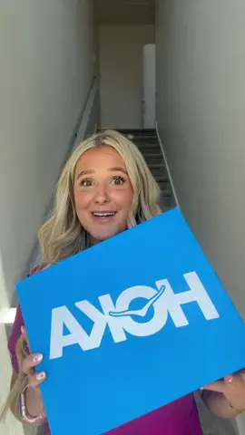 So obsessed with my new hokas! #hokashoes #hokawarranty #runningshoes #bestrunningshoes #marathontraining #marathonshoes #hokas #bondi8 