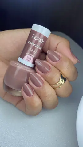 *reels* Confira em primeira mão todas as cores dos esmaltes tradicionais Beltrat! 😍 Nossa parceira Stephany Tizziani já recebeu a coleção completa e está usando muuuuito. É impossível não se apaixonar por todas as cores! Conta pra gente, qual é a sua cor favorita? 💅✨ 🛍️ Disponíveis nos lojistas parceiros, em todo o Brasil.  📲 Saiba mais pelo link na bio. #beltrat #lançamento #esmalte #classicodoseujeito