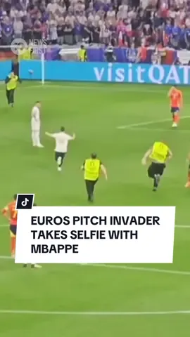 A determined pitch invader at a Euros semi-final has managed to get an on-field selfie with French star Kylian Mbappe. The fan ran onto the field at the 59th minute of France’s clash with Spain, snapping a picture with Mbappe before being wrestled away by security. During the brief struggle, the fan’s phone appeared to have bumped the face of the French captain, who broke his nose during his nation’s opening match of the tournament against Austria. Spain went onto win the match 2-1 thanks to goals from Dani Olmo and Barcelona teen sensation Lamine Yamal. #euros #mbappe #france #spain #highlights #semifinal 