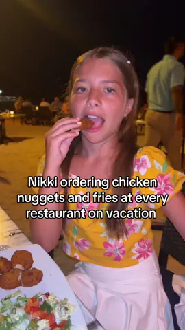 She didnt eat that salad on her plate #fyp #trending #aruba #chickennuggets 