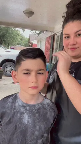 Necesito con urgencia aprender a cortar pelo!!😩 acepto consejos y sugerencias!😌 #haircut #hair #hairstyle #momofboys #momlife #momofboyslife #boyshaircut 