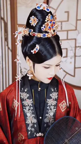 #Ancient style Hanfu # Ancient Tang Dynasty attire, with a picturesque national style and ancient charm