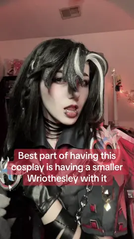 Plushie from @PLUSHSHOP ❤️❤️ #wriothesley #genshin #GenshinImpact #wriothesleygenshin #wriothesleycosplay #genshincosplay #genshinimpactcosplay #cosplay #missjunebuggie 