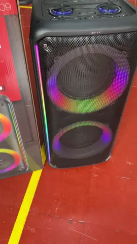 I karaoke speaker box with wireless mic