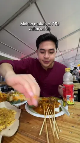 Lagi asik2 mukbang tiba2 diciduk😂😂 ternyata dikasi hadiah guys gara2 kalap makan sambil minum teh pucuk wkwkwk! Kalian jangan lupa deh ke Pucuk Coolinary Jakarta Fair juga, pasti bakal kalap karna buanyak bgt makanan enak2😂. Btw cek tiktok @Teh Pucuk Harum yaa guys karna mereka lagi bagi2 hadiah!
