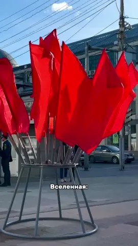 Красные флаги - это предупреждающие признаки («звоночки»), которые указывают на потенциальные проблемы или опасения в отношениях. Вот лично моя подборка: 🚩 насилие в любой форме: физическое, сексуальное, психологическое (унижения, манипуляции, игнорирование) 🚩 стабильное вранье  🚩 эмоциональные качели  🚩ревность без повода  🚩 попытка навязать неудобный вам формат отношений 🚩 отсутствие открытости и готовности обсуждать возникающие проблемы  🚩 постоянный контроль и размытые границы 