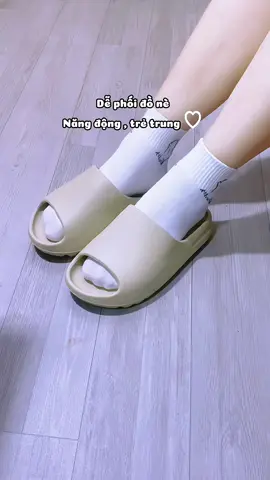Dép bánh mì Yeezy màu trà sữa siêu đẹp chỉ 49🐟, nam nữ đều mang được nha 🥺🫶 #dép #depbanhmi #yeezyslides #depdihoc #depdichoi #depdibien #depgiare #depnamnu #depdilam #depdep #depmaukem #reviewgiaydep 