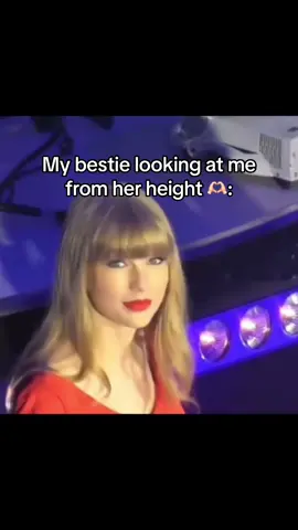 Shes tiny 🤏🏻☺️ #foryou #taylorswift #blowthisup #fyp #edit #erastour #swiftie #swifttok 