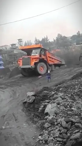 Quá mạo hiem #excavator #mayxuc #viral #tainan #☠️ 