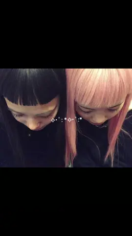 🩷🖤 #foryou #vibes #aesthetic #viral #foryoupage #fyp #friendship #pink #black 