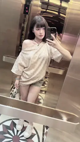 Áo Lv khoá kéo trễ vai L1 🛍️ Em bán áo bên sọp pe nha mn. Tên sọp pe phần tiểu sử trang tiktok nha mn💯#vyniee🐰 #vyniee🐰 #hottrend #xuhuong #thoitrangnu #quanao #xuhướng #set#vayxinh 