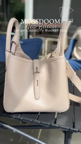 Mossdoom never disappoints! Super ganda nitong new release bucket bag nila! Unfairness spacious siya! -Mossdoom Large capacity slingbag bucket bag #fyp #mossdoom #mossdombag #mossdomslingbag #slingbag #bucketbag #classybag #womensbag #tiktokfindsph #zyxcba 