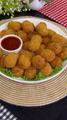 Crispy Chicken Nuggets Watch complete video on my youtube channel & dont forget to like share & subscribe link given in bio #crispychickennuggets #chickenrecipe #nuggets #mcnuggets #foryou #foryoupage #viralvideo #cookingsecretwithhadiya 