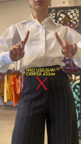 Truque com camisa alongada para uma imagem alinhada ✨🤌  Camisa tricoline de manga bufante: R$199,90  Cores: bege, nude, off white, preto Calça social pantalona risca de giz: R$199,90 Cores: preto com listra branca  Branco com listra preta  Enviamos para todo o Brasil 🇧🇷  Loja física de Maringá - PR #camisatricoline #camisabrancafeminina #truquedeestiloemoda #truques 