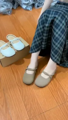 giày sục nữ xinh giày đế bệt quai xoắn giày đeo mềm êm chân thoáng mát #giaysuc .  #giaysucnusang #gay #giaysucnudep #sucnu #sucnucaocap #giaynu #sucnuquaixoansang 