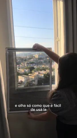 Encontrei uma solução, chega de insetos dentro de casa! ✨  A tela ajustável é da @Disfoil muito pratica e fácil de usar! Uma ótima opção para quem tem apartamento pequeno, assim como nós!  E sabe o mais legal?! Nós temos cupom para vocês aproveitarem muito, use: JAQUE10  E para pagamento, no PIX ou boleto tem mais 5% de desconto💰 Gostaram desse super achado? 🤍 @Disfoil Comércio e Importação  #DisfoilInovação #Disfoilteladeencaixe #DisfoilPrimeira