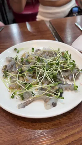 Provando polvo cru na coreia Estou na coreia com a @ViagemPraCoreia.com que fazem viagens em grupo! #provandocomidas#coreiadosul#mukbang#comidacoreana 