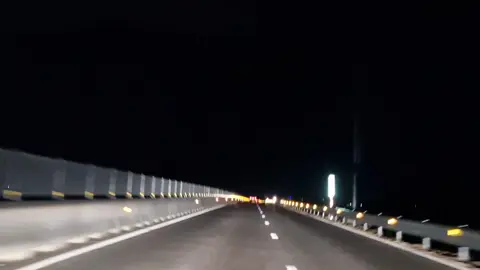 trải nghiệm cao tốc Bắc Nam đoạn Diễn Châu - Bãi Vọt về đêm