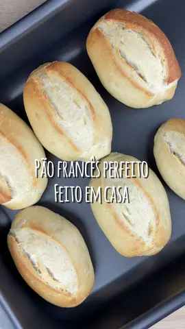Pão francês perfeito feito em casa 🏠  Ingredientes: Esponja: 30g farinha de trigo, 5g fermento seco, 30g de água. Massa: Esponja, 300g farinha de trigo, 1/2 colher de sal, 1/2 de açúcar, 170ml água, 1 colher de banha ou manteiga. #pãofrancês #paofrancesemcasa #paocacetinho #paodesal #paocaseiro 