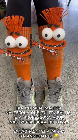Dia de meia maluca na escola que eu trabalho e eu como Professora, não podia ficar de fora! Claro que escolhi a ansiedade 😂😂 #meiamaluca #esquentaferias #feriasescolares #professora #divertidamente2 #ansiedade