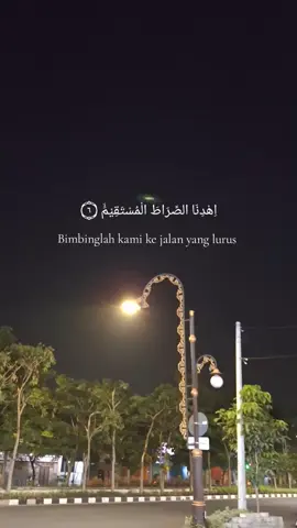 Kami memohon, tunjukilah kami jalan yang lurus, dan teguhkanlah kami di jalan itu, yaitu jalan hidup yang benar, yang dapat membuat kami bahagia di dunia dan di akhirat, serta dapat mengantarkan kami menuju keridaan-Mu. #quotes #story #reminder #bismillahfyp #fypシ゚ #hijrah #Allah #xybca 