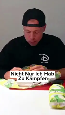 Wir müssen kämpfen! Unserer Subway-Challenge. Wie schmeckt es wohl? #ChallengeUpdate #Subway #FirstSub #SubwayChallenge #FoodLovers #Delicious