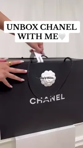 UNBOX CHANEL WITH ME🤍 #unboxing #unboxingvideo #chanel #chanelbag #chanelunboxing #shopee #shopping #luxurybrand #luxurybags #chanelflapbag #chanelparis #fyp #fypage #fyppppppppppppppppppppppp #foryoupage #pourtoi #shoppingbymorena #shopvlog #haultok #haulover #hauls 