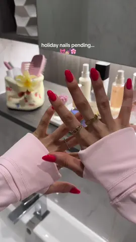 kinda love them kinda not sure 💕💅🏼 #girlythings #nails #nailday #aestheticbathroom #aestheticnails #nailinspo #SelfCare 