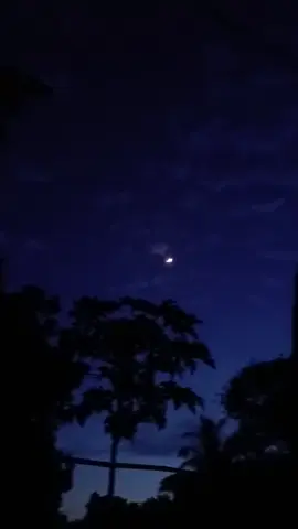 রাতের আকাশ বলে দেয় নীরবতা কতো সুন্দর🌙🩹😔#fypシ #foryou #trending #videoforyou #viralvideo #bdtiktokofficial🇧🇩 #support @#foryou  #unfrezzmyaccount @tiktok_Bd_officials 