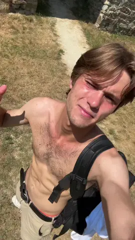 a woman told me to put my shirt back on 😔✋🏼 #slovakia #bratislava #hraddevin #travel #solotravel #medieval #medievalcastle #europe 