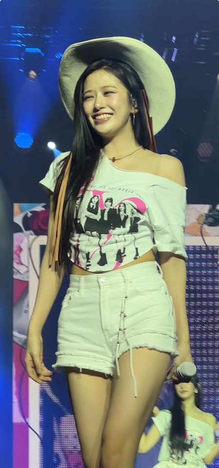 Cowgirl Yujin 🤠 #ive #아이브 #yujin #rei #wonyoung #leeseo #gaeul #liz #유진 #레이 #원영 #이서 #가을 #리즈 #showwhatihave #ivefirstworldtour #iveinfortworth #dickiesarena #focus #fancam #4k #frontrow #kpop @IVE.official 