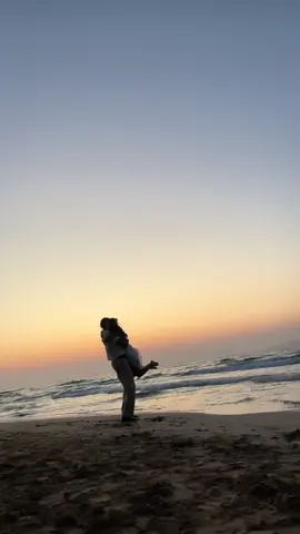 I always wanted to make cute couple videos like this 🥰🌺@TheG #beach #fyp #couple #holiday 