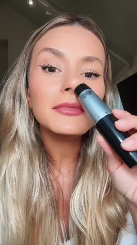 É MUITA INTIMIDADE NÉ 😂 tutorial de como depilar o nariz e nunca mais ficar com os pelinhos da região sujos de maquiagem. Pode selar com pó e ser feliz sem sujeira no nariz! Até rimou… kkkkkk!  #BeautyTok #beautyhacks #beautytips #fashiontiktok #maquiagem 