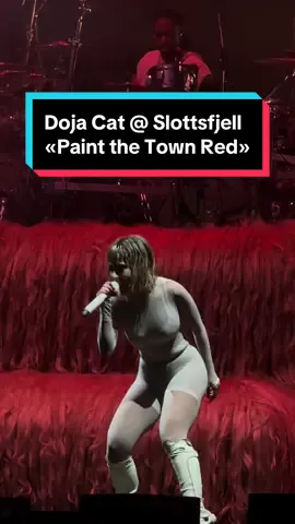 Doja Cat with the 5 and 10x zoom 🥰🤑🥰🤑🥰 elsker deg b i c t h!!! @Doja Cat #Slottsfjell #dojacat #paintthetownred