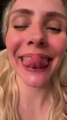 You know youre my world #longtongue #tongues #foxylilfeet #girls #girlfriend 