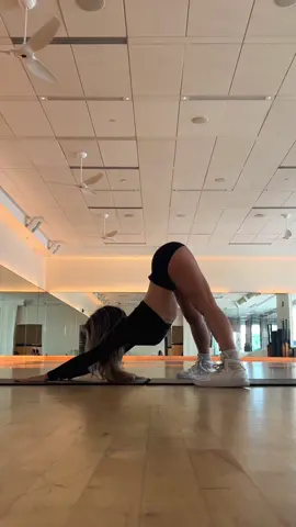 type shi #streaching #stretches #flexability #flexible 