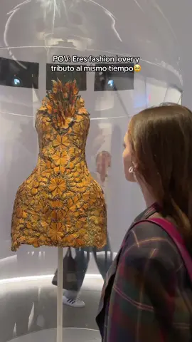 Aún recuerdo cuando leí los libros por primera vez y supe que iba a ser una obsesión para toda la vida, y poder ver esta exposición donde combiné también la moda fue increíble🥹😮‍💨✨🫶🏻 #thehungergames #losjuegosdelhambre #alexandermcqueen #effietrinket #moda #themetgala #sleepingbeauty 