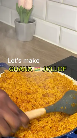 Ghana 🇬🇭Jollof 🍲  Ingredients: Bell peppers Fresh tomatoes Carrots Onion Ginger  Garlic Salt Nutmeg  Cumin Seasoning cubes  Meat stock Long grain rice #jollofrice #fypシ゚ #ghanatiktok  #ghanajollof #ghanafuodotcom #viralvideo  #CapCut 